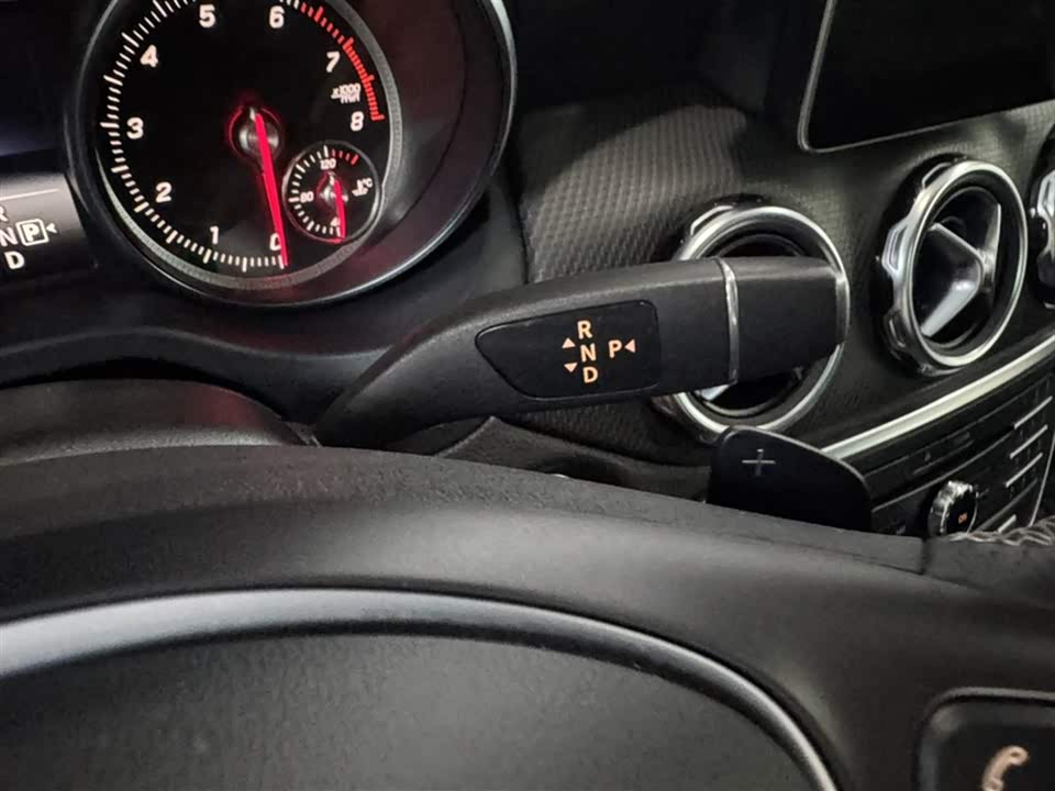 Mercedes-Benz GLA Mercedes-Benz GLA