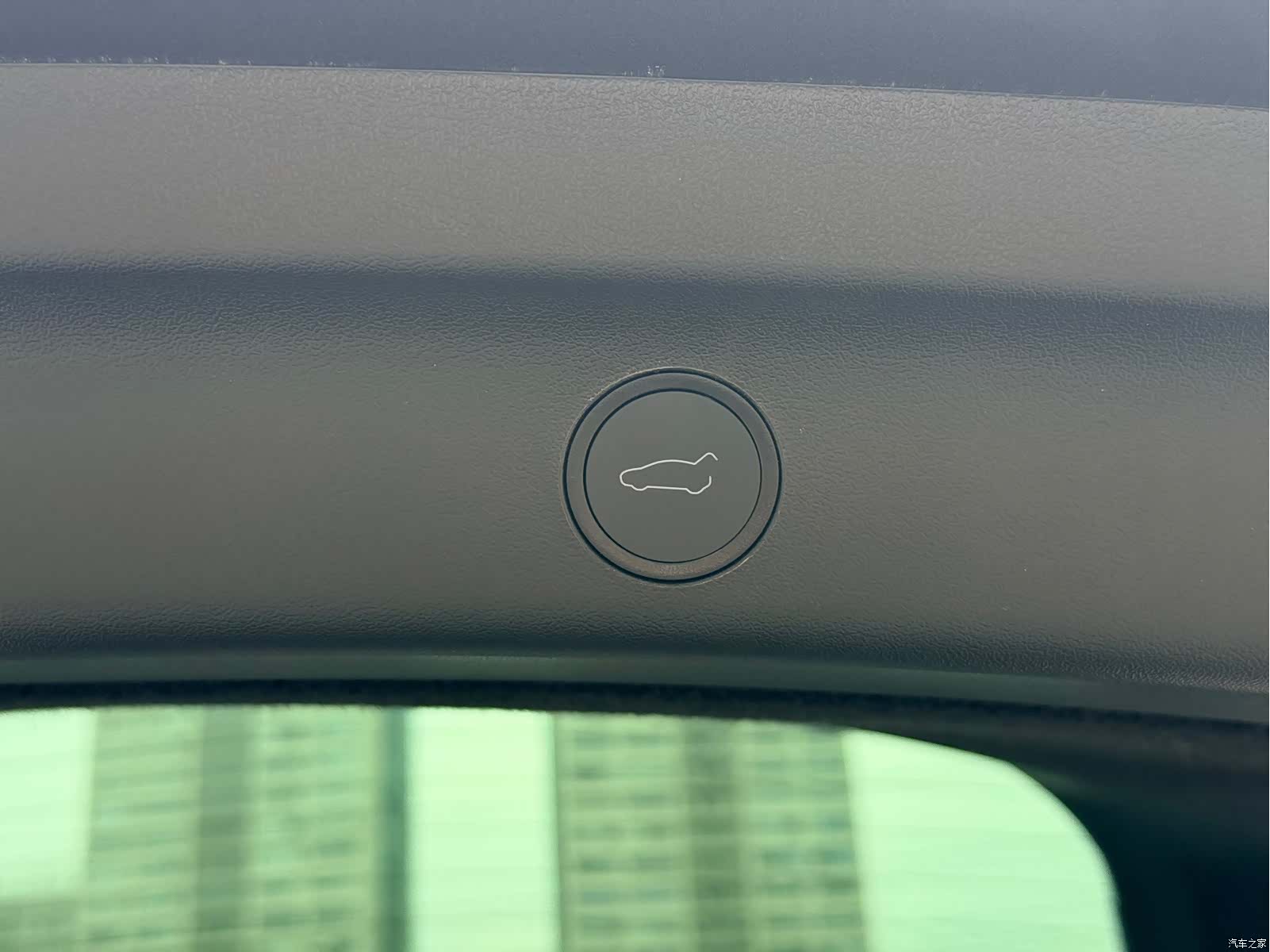 Tesla Model Y, 2024 37
