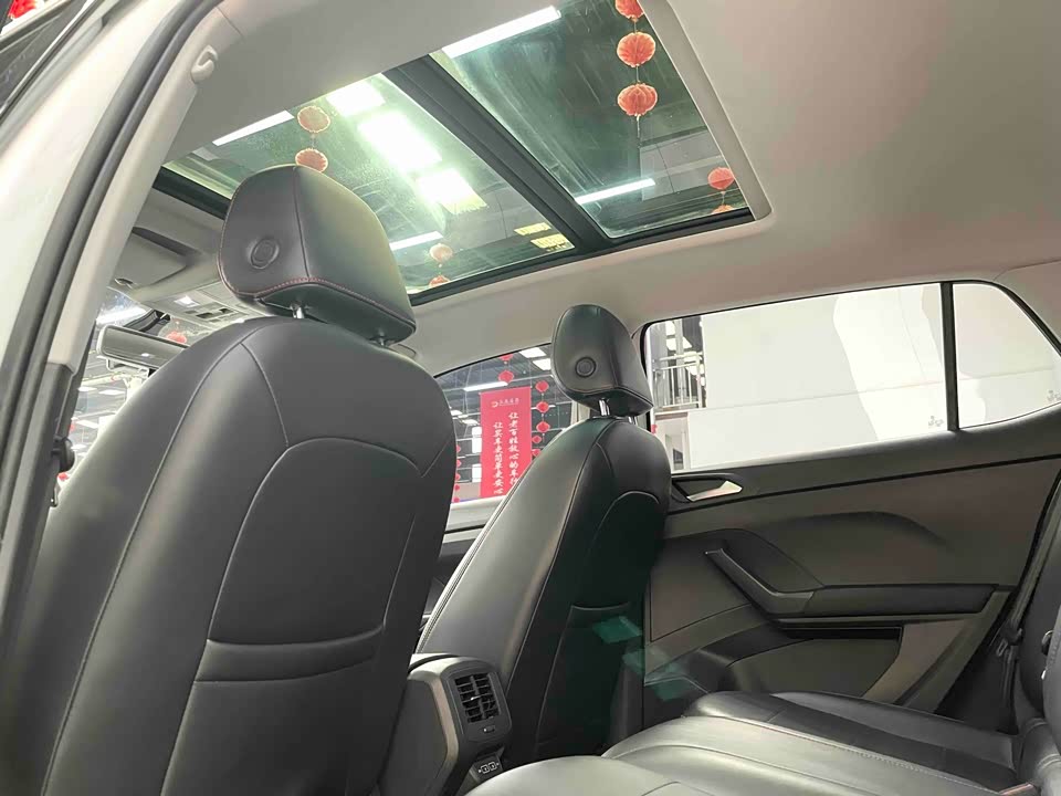 Volkswagen Exploring the shadow