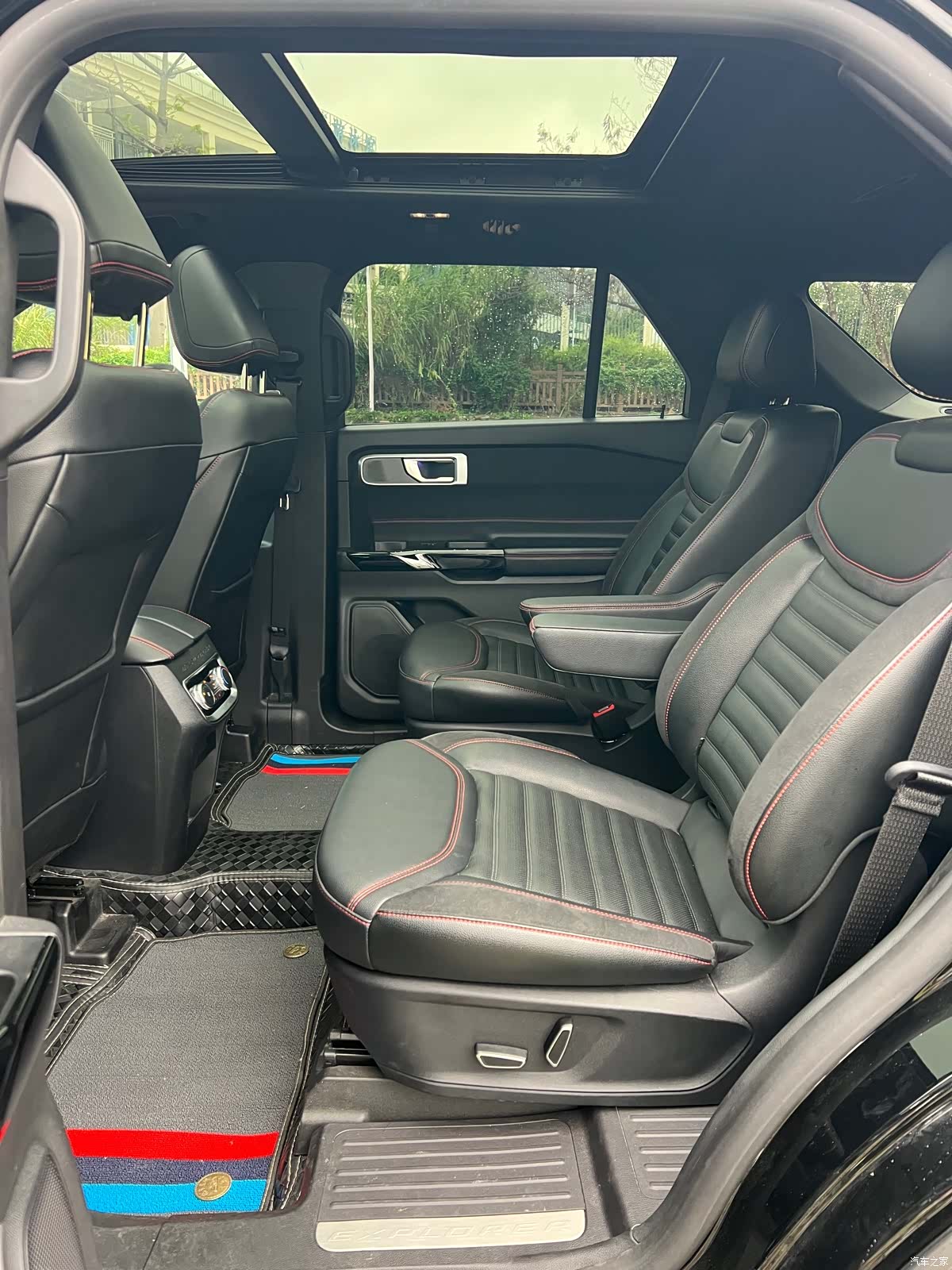 Ford Explorer, 2022 10