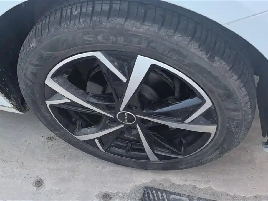 Roewe i5