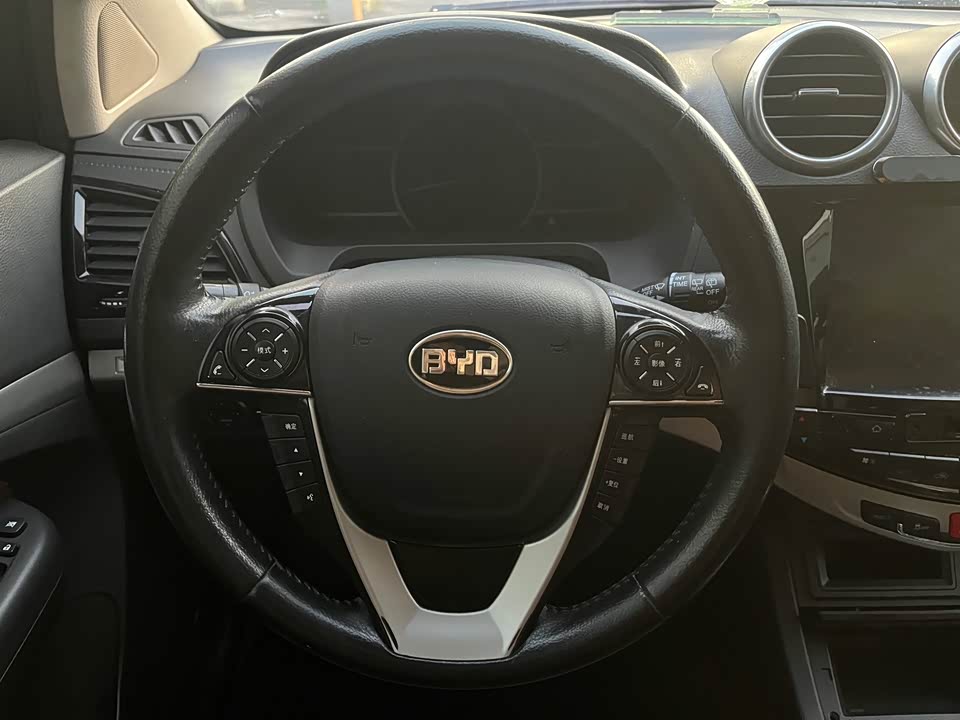 BYD S7