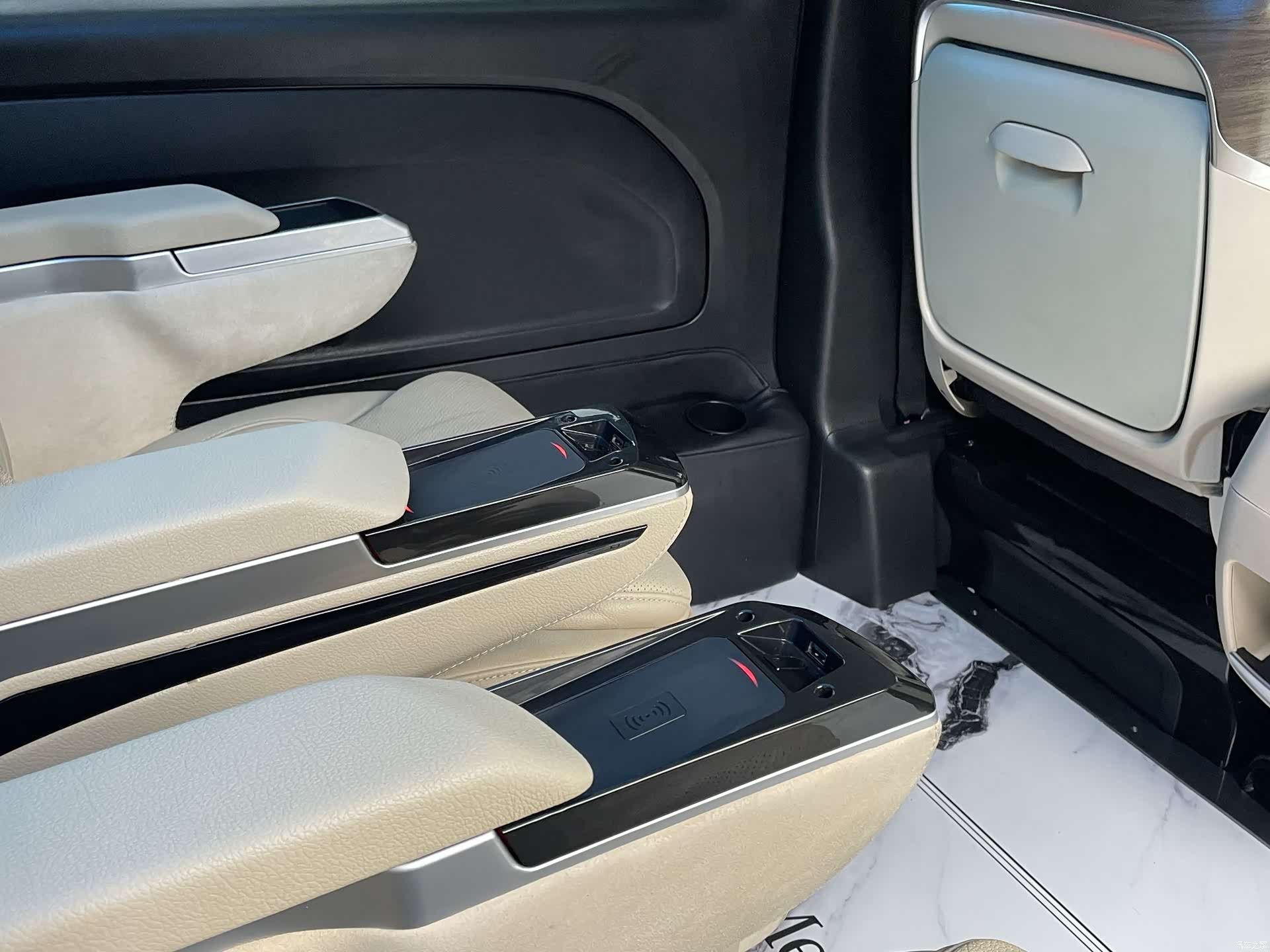 Mercedes-Benz 7, 2024 все фото