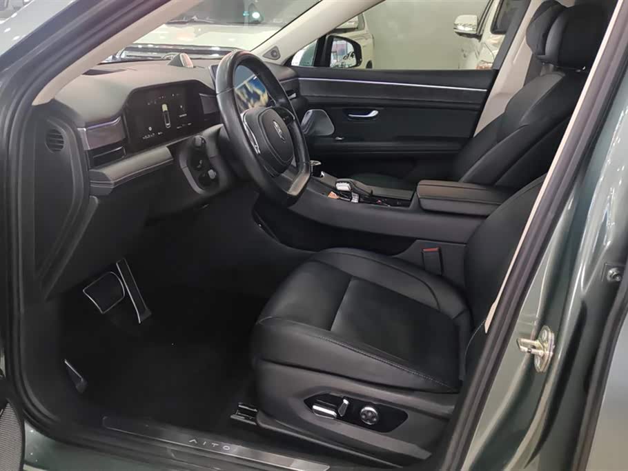 AITO Ask the world M5