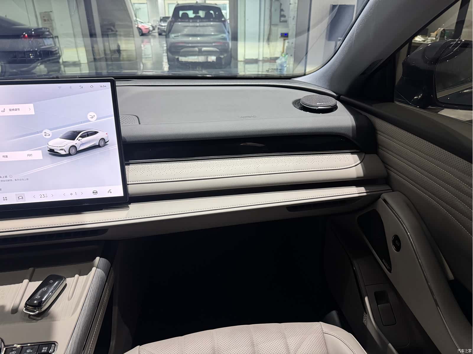 Geely 8, 2025 13