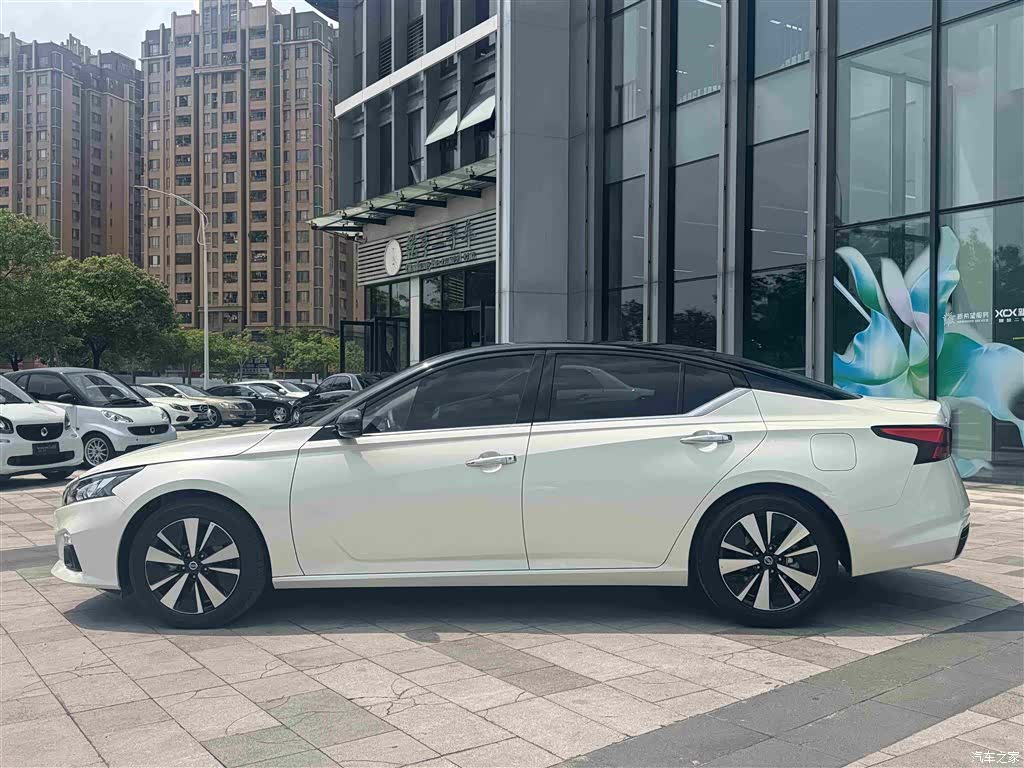 Nissan Teana, 2022 3
