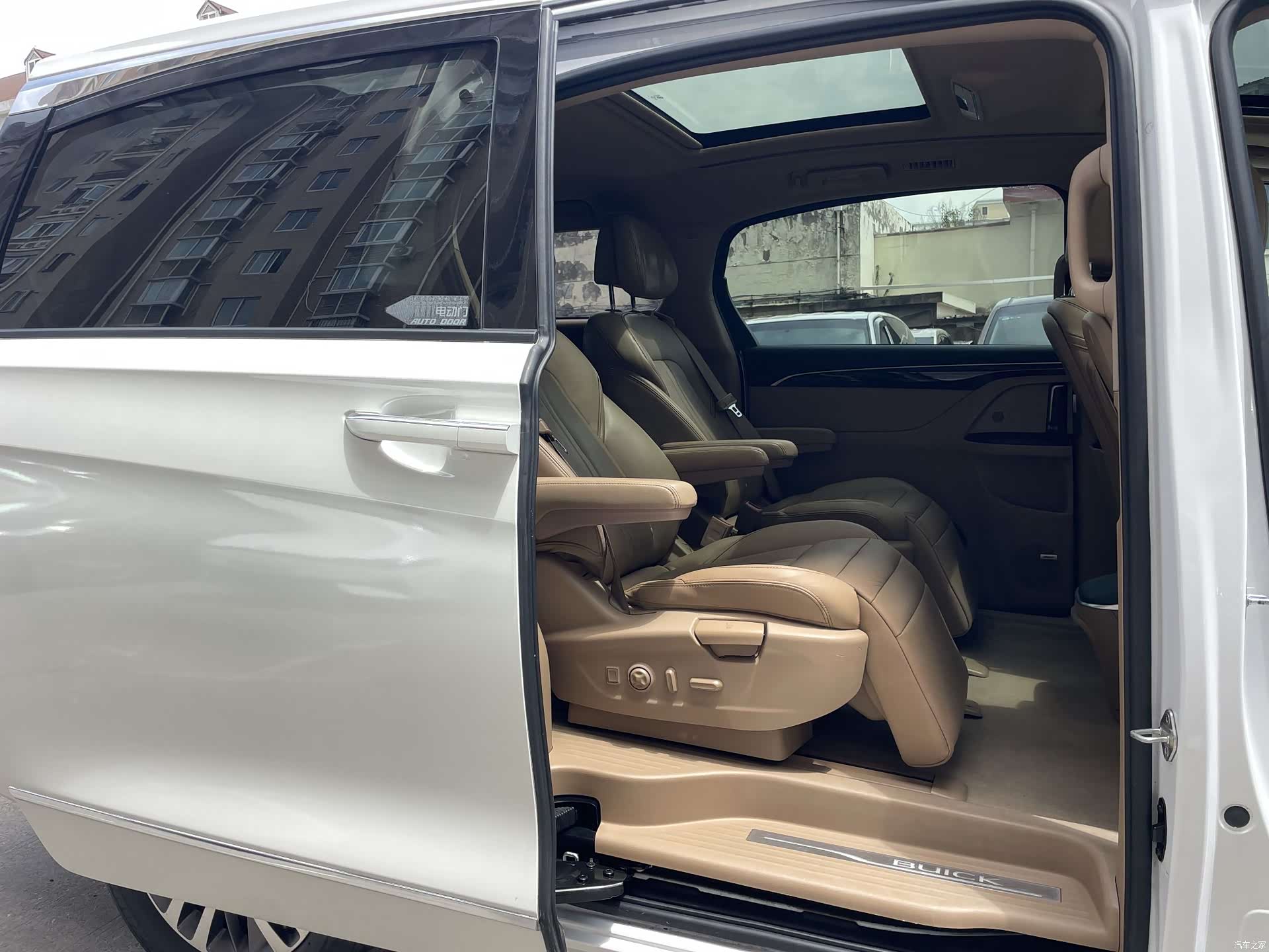 Buick GL8, 2019 6