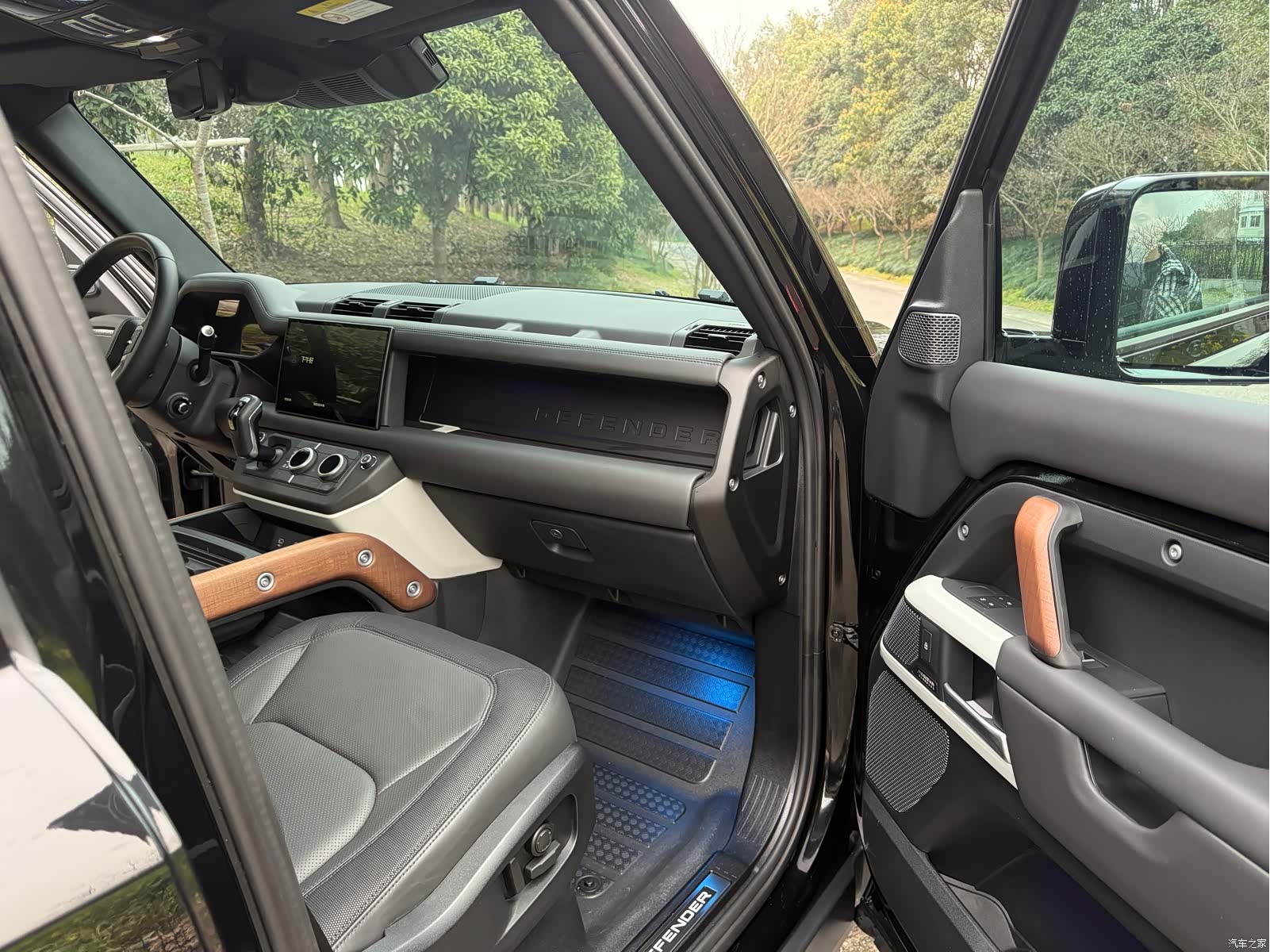 Land Rover Defender, 2024 все фото