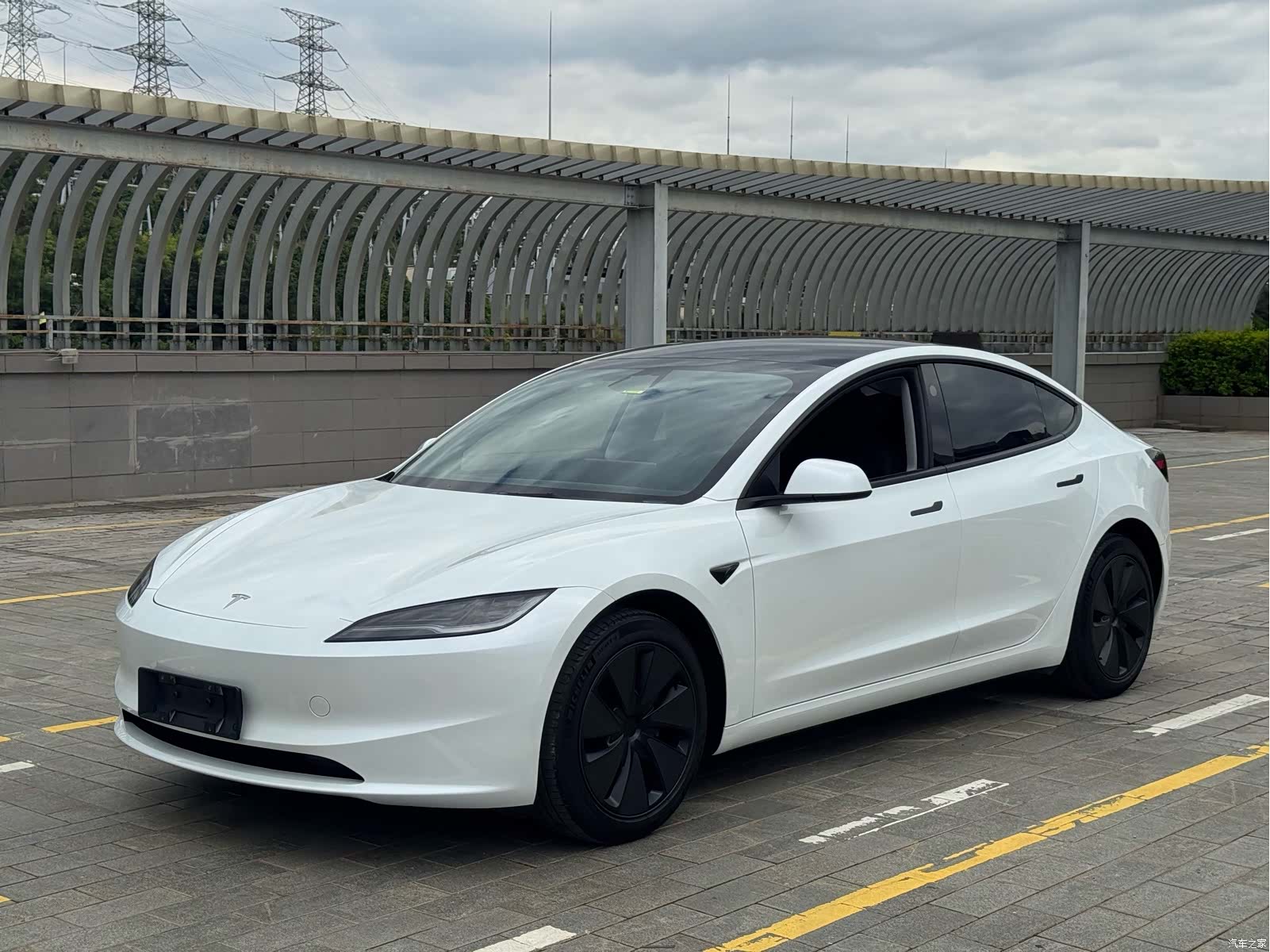 Tesla Model 3, 2025 1