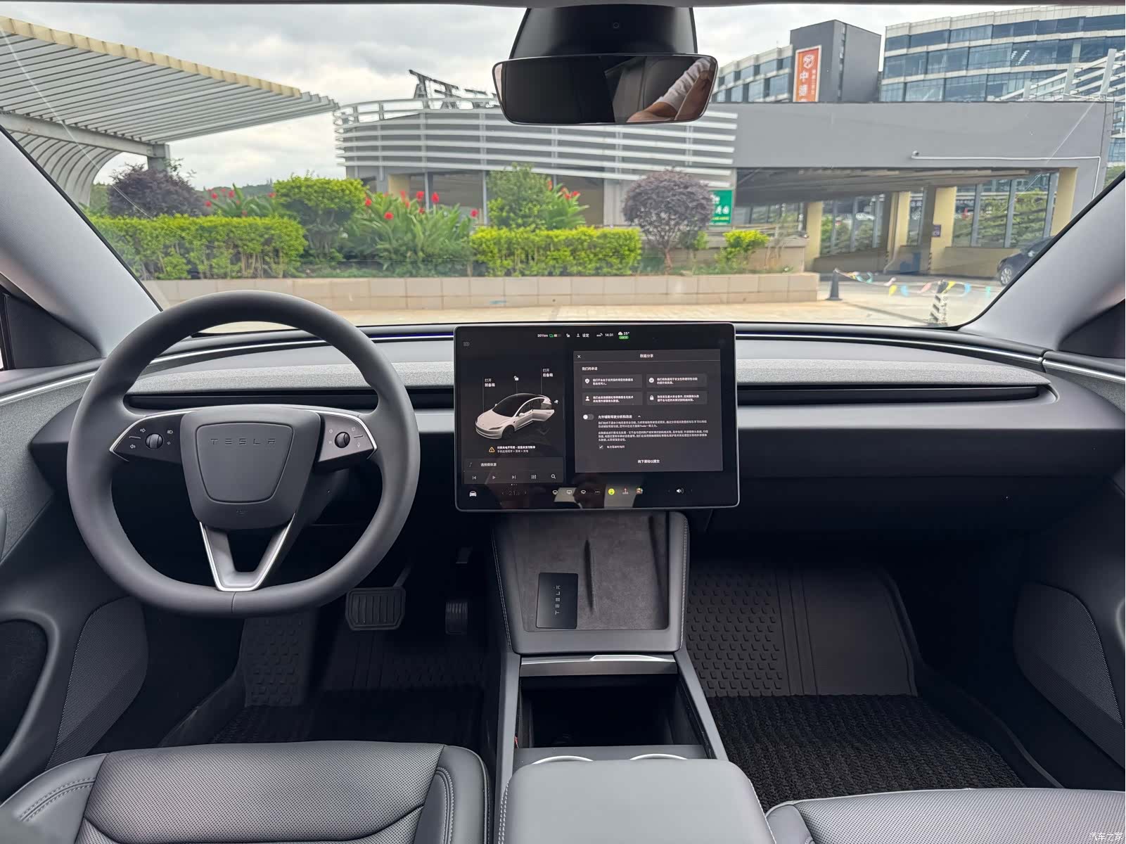 Tesla Model 3, 2025 24