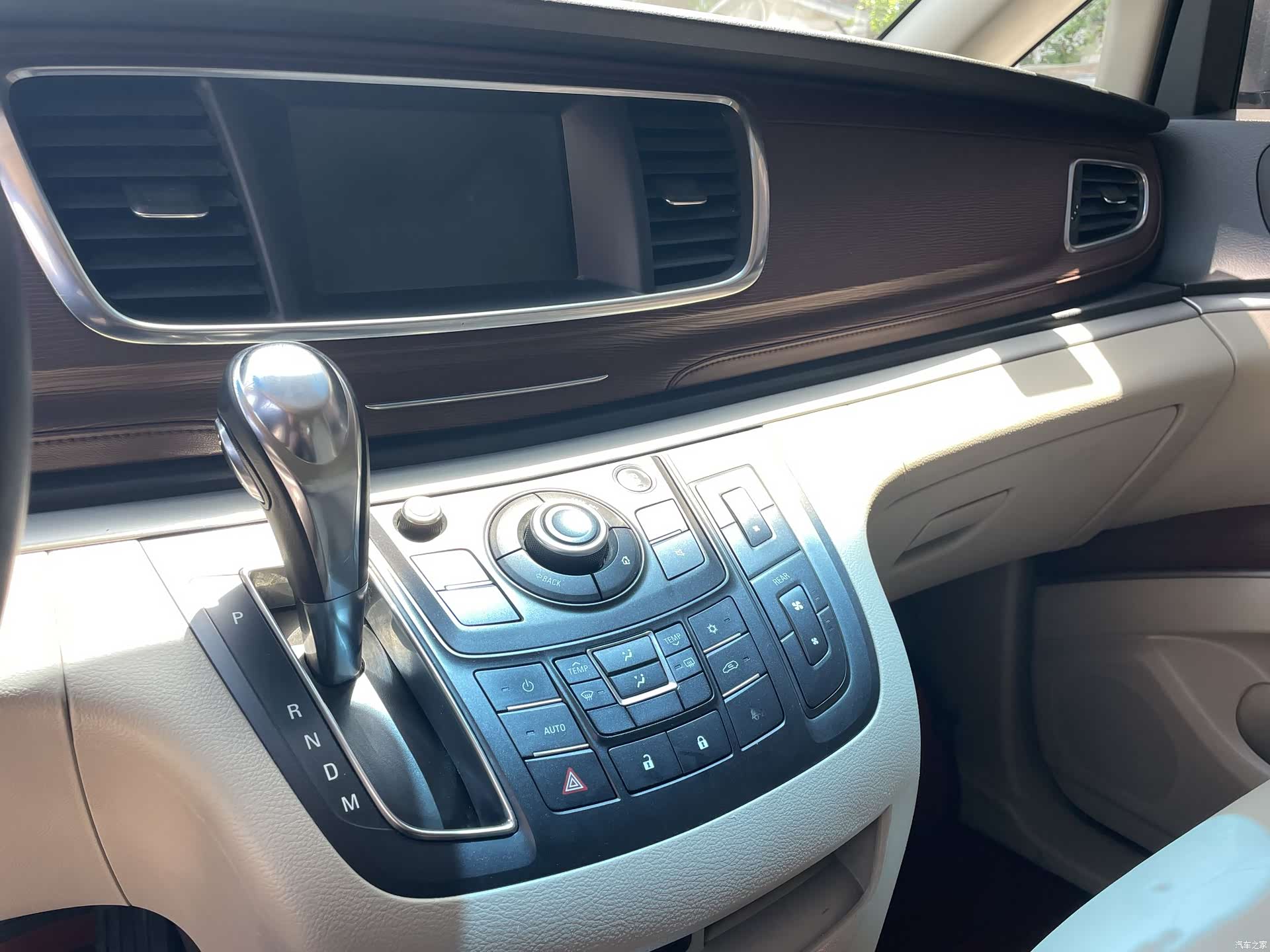 Buick GL8, 2017 14