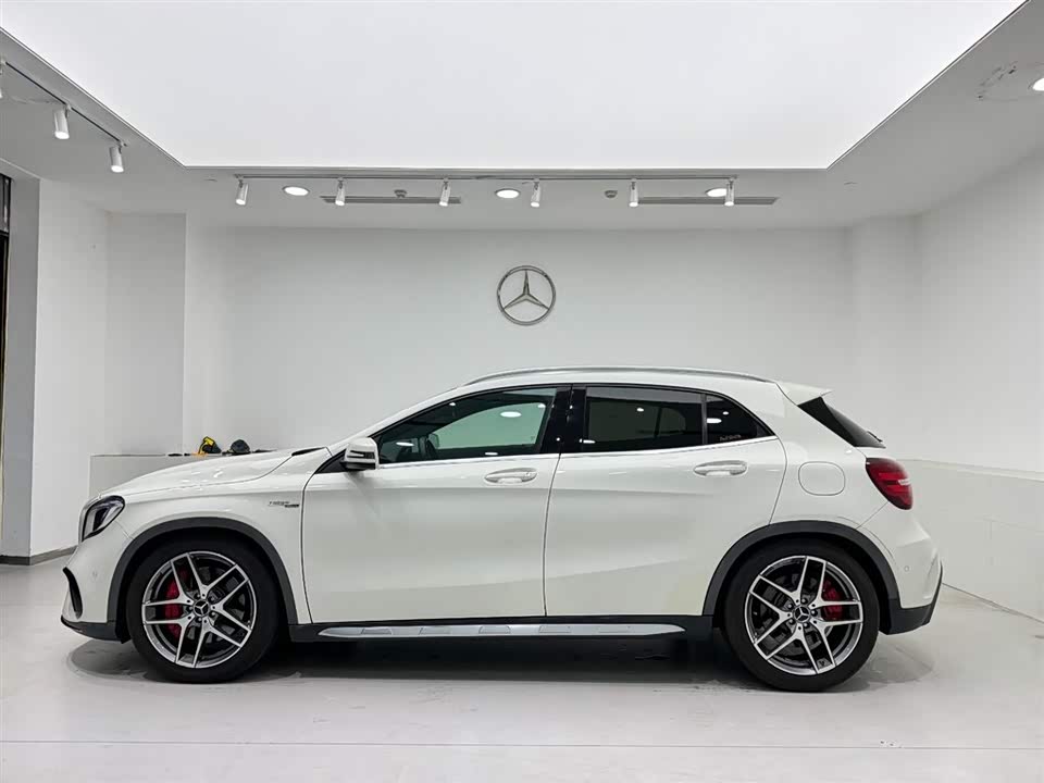 Mercedes-Benz GLA AMG Mercedes-Benz GLA AMG