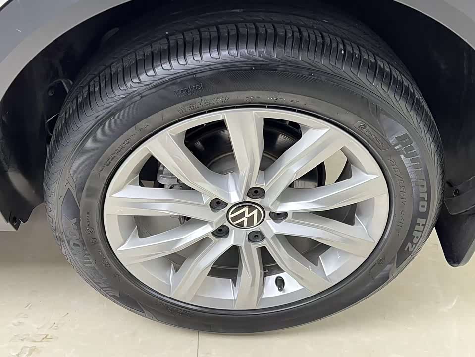 Volkswagen T-ROC exploring Songs