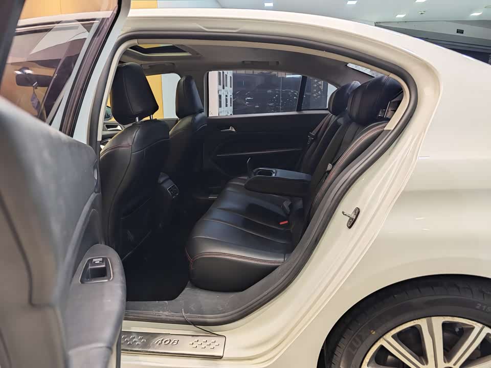 Peugeot 408