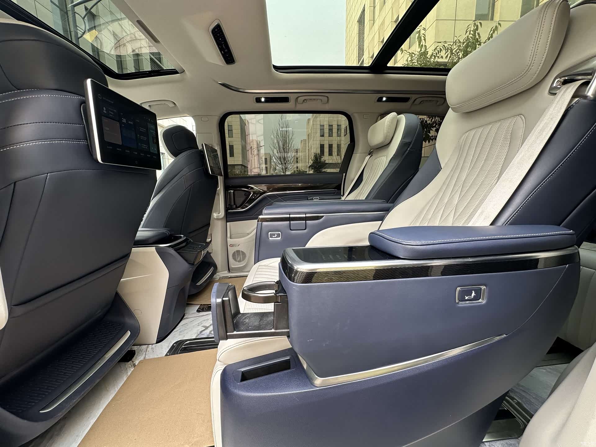 Maxus G90, 2022 16