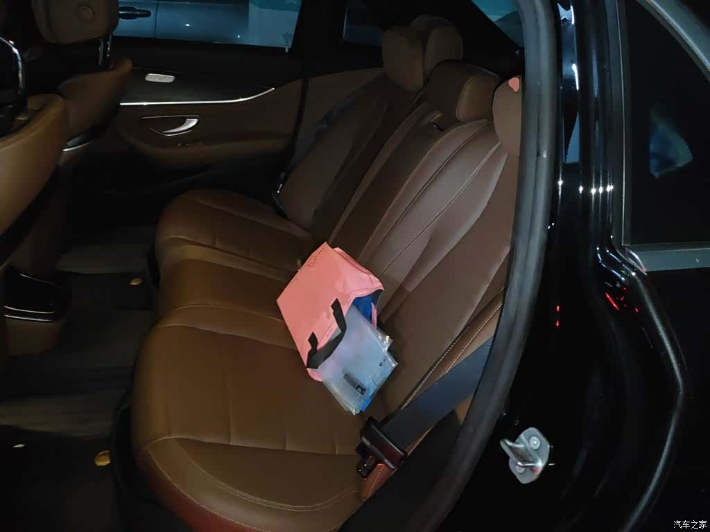 Mercedes-Benz E-Class, 2023 14
