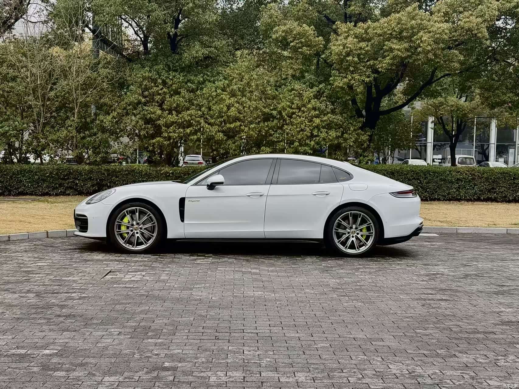 Porsche Panamera, 2022 2