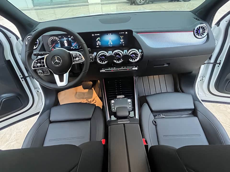 Mercedes-Benz GLA Mercedes-Benz GLA