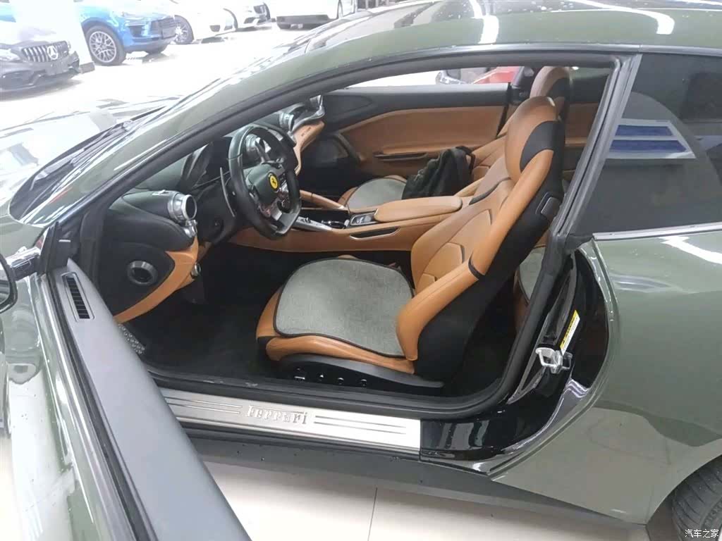 Ferrari GTC4Lus, 2017 8
