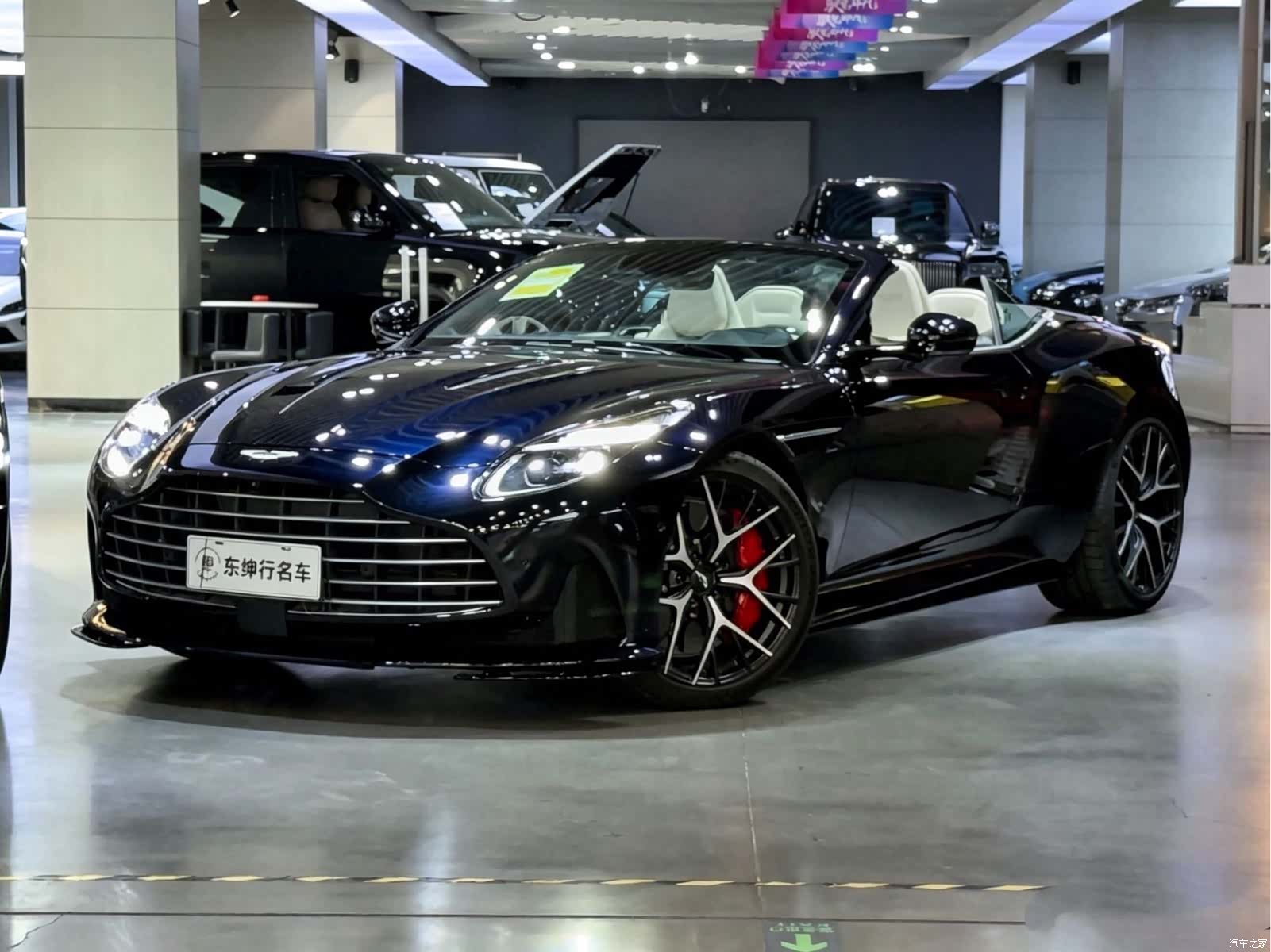 Aston Martin DB12