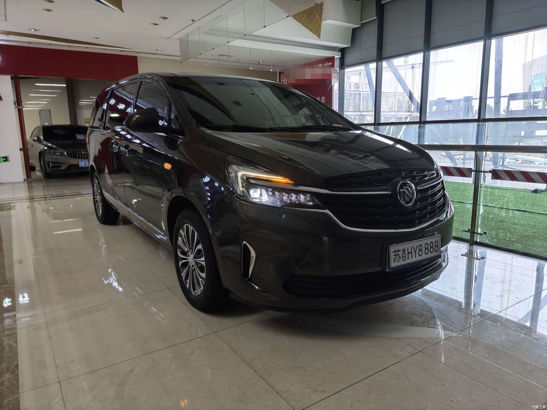 Buick GL8, 2020 3
