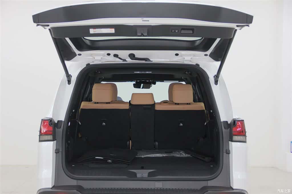 Lexus LX, 2023 28