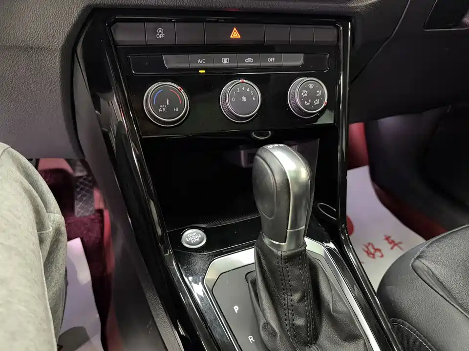 Volkswagen T-ROC exploring Songs