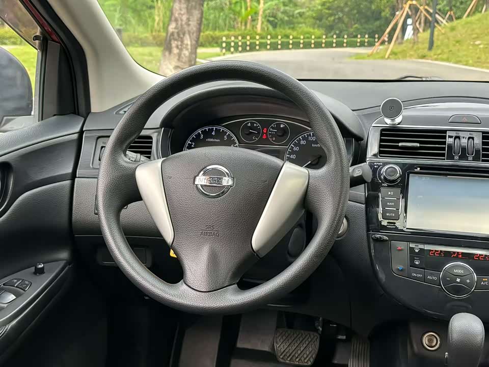 Nissan TIIDA