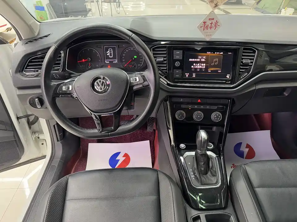 Volkswagen T-ROC exploring Songs