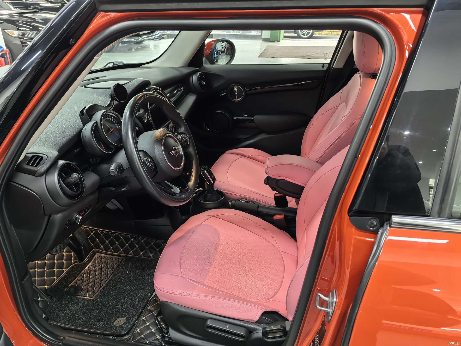 Mini ONE, 2019 8