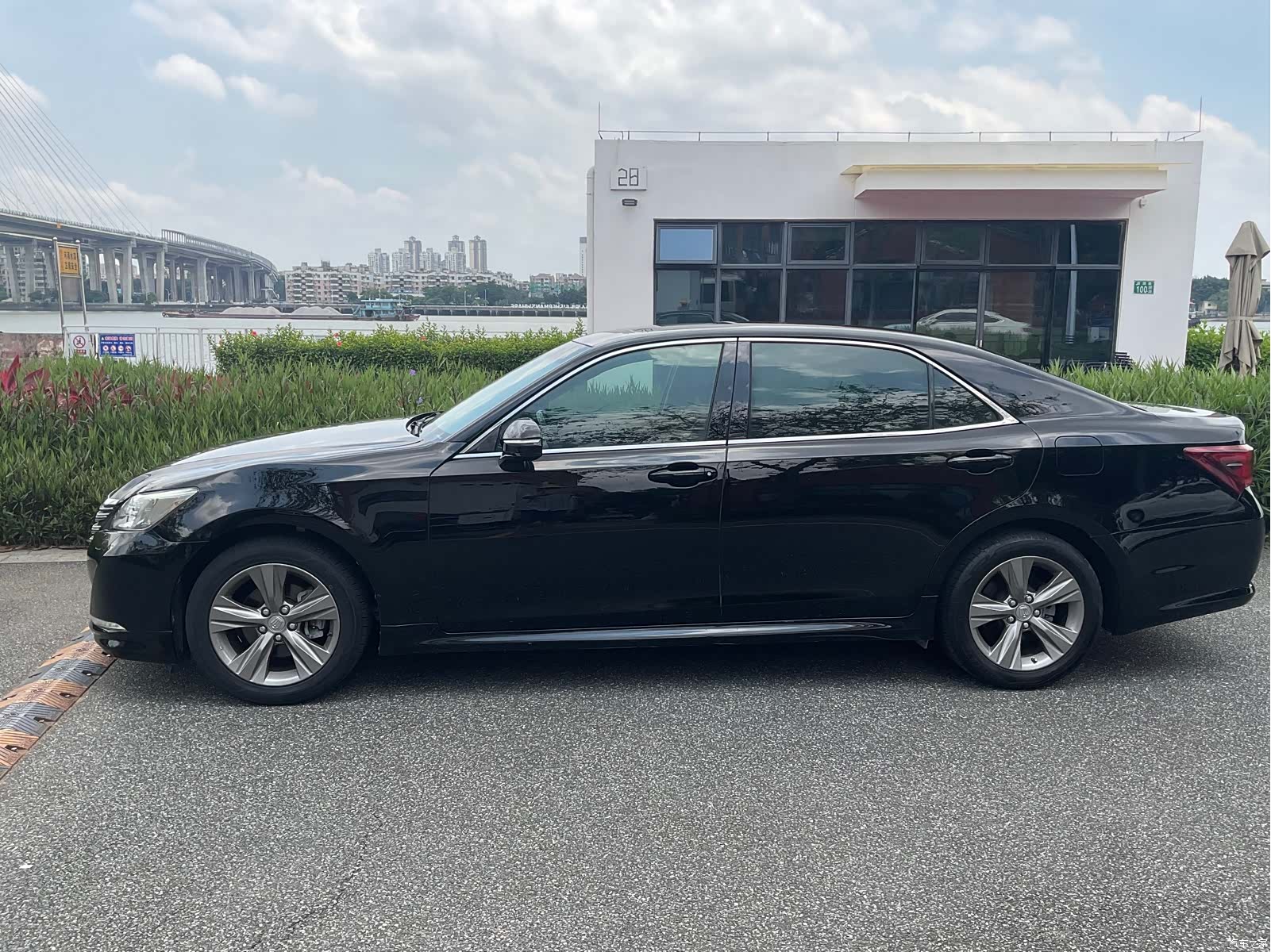Toyota Crown, 2016 8
