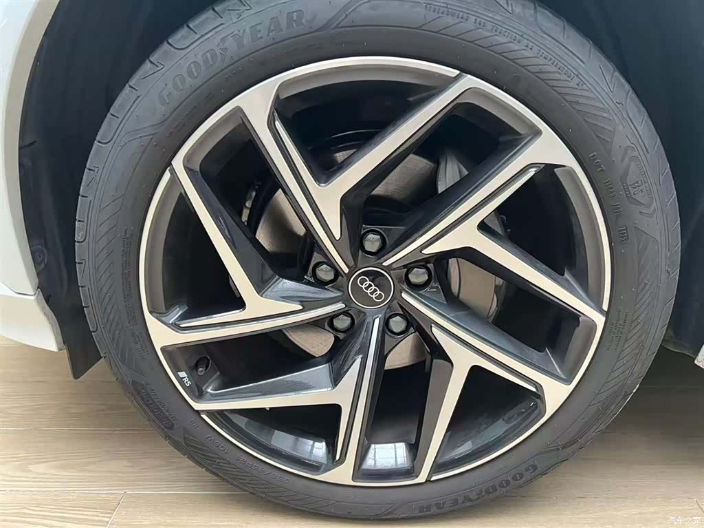 Audi e-tron, 2025 8