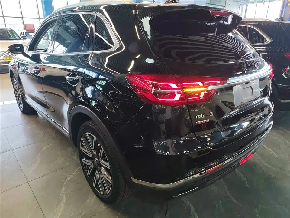 Hongqi HS5