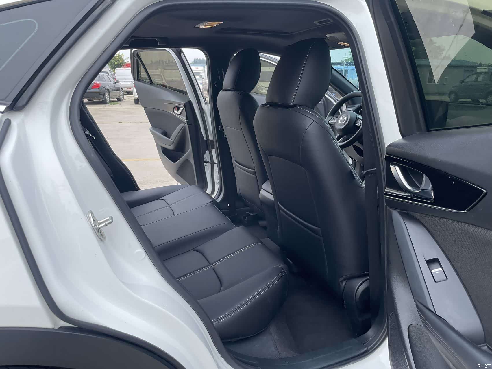 Mazda CX-4, 2023 10