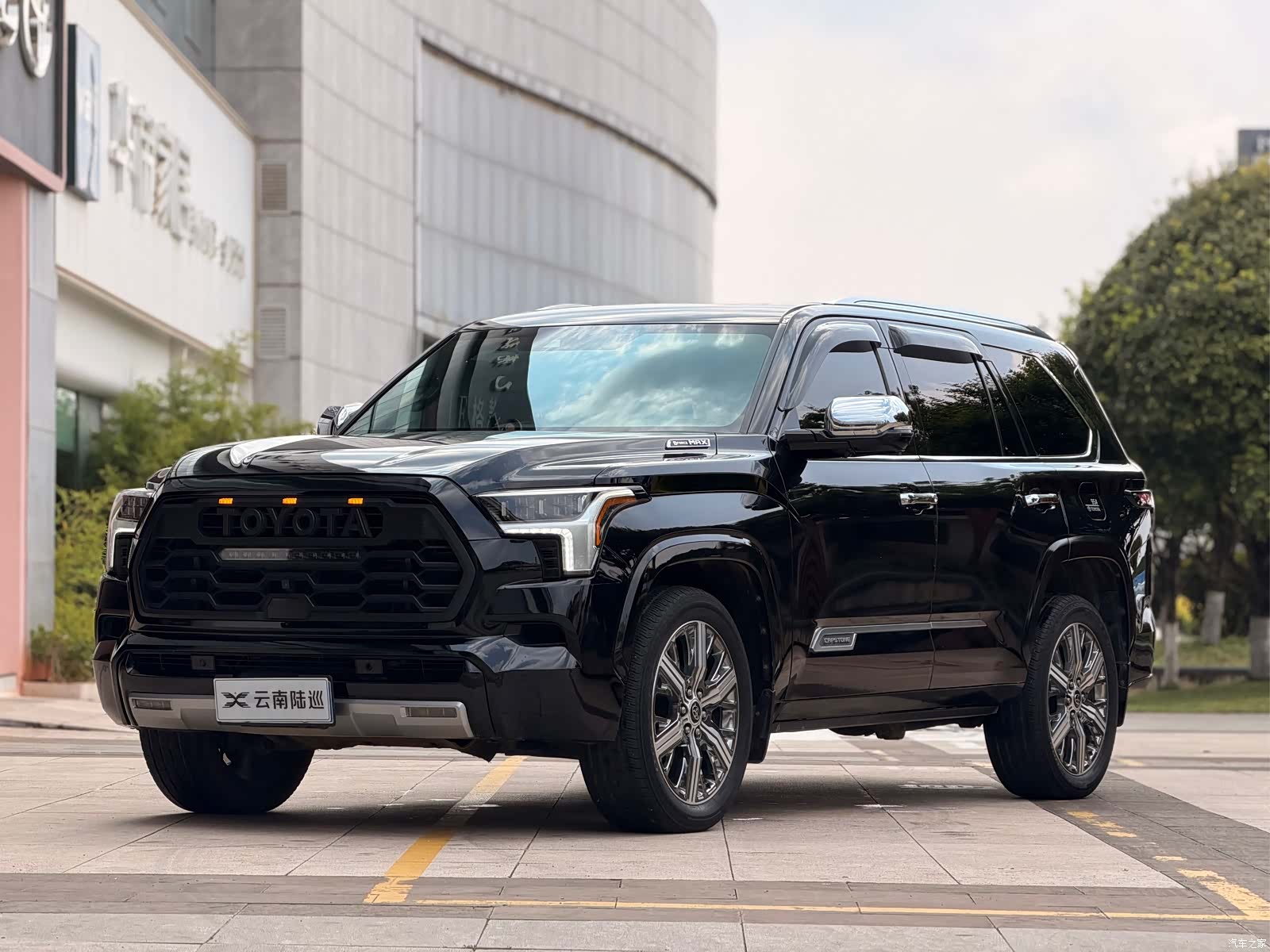 Toyota Sequoia, 2024 1
