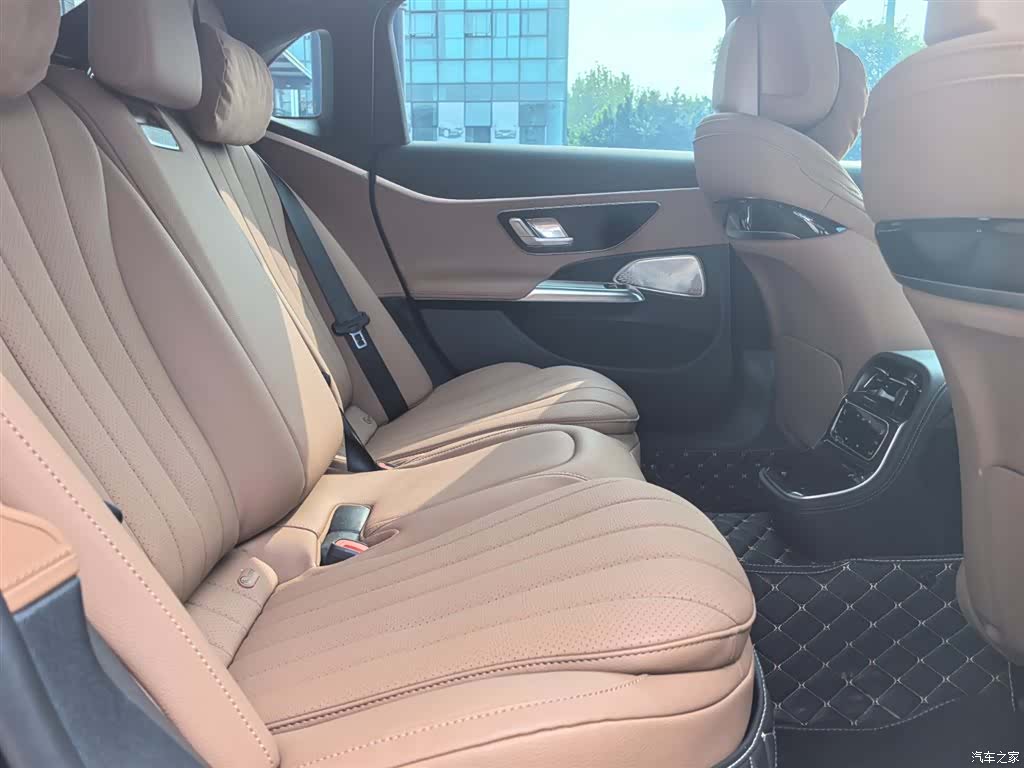 Mercedes-Benz E-Class, 2025 12