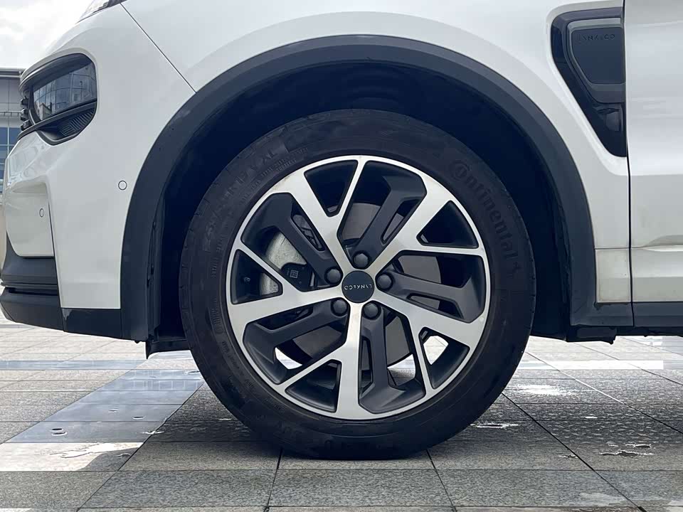 Lynk & Co 01