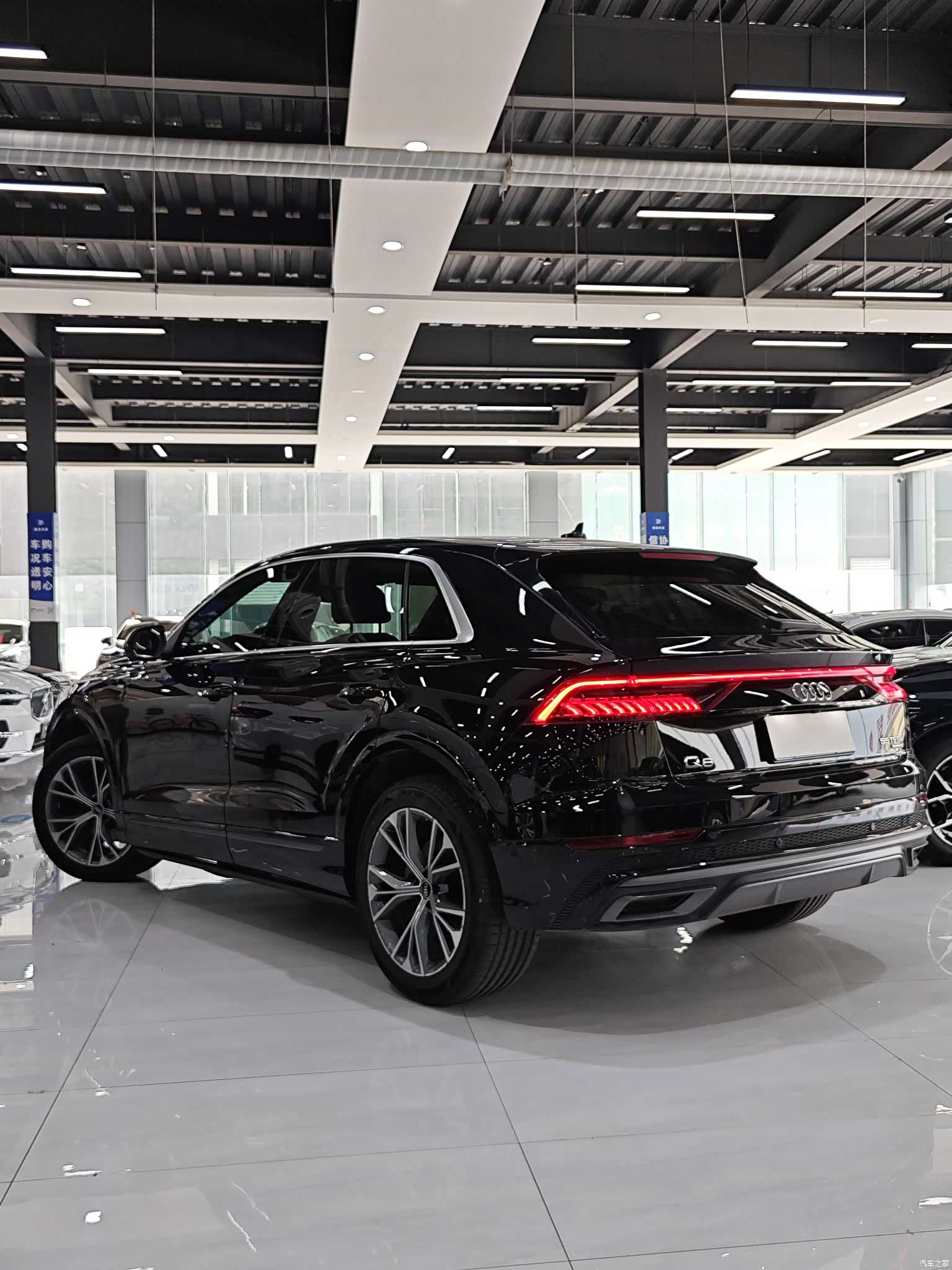 Audi Q8, 2021 9