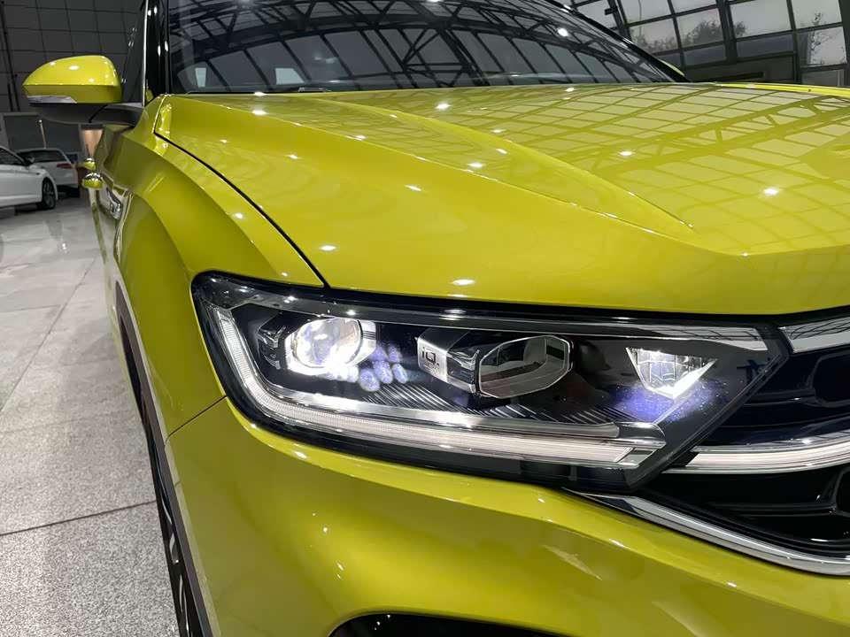 Volkswagen T-ROC exploring Songs