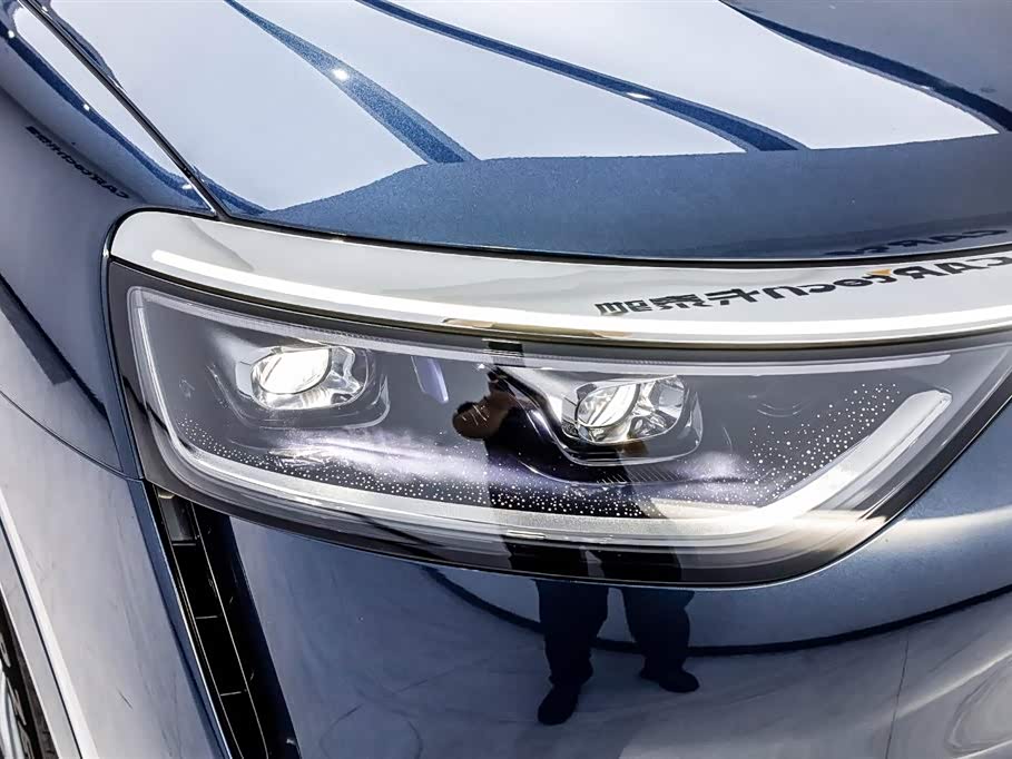 AITO Ask the world M8