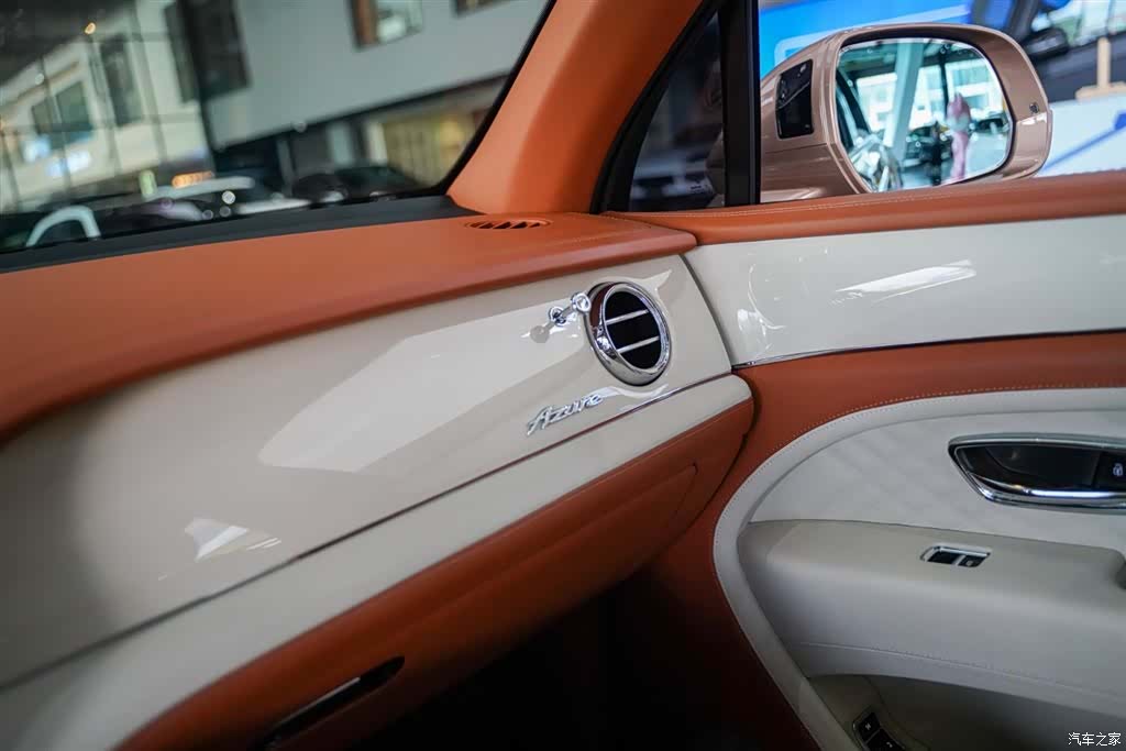 Bentley Bentayga, 2023 18