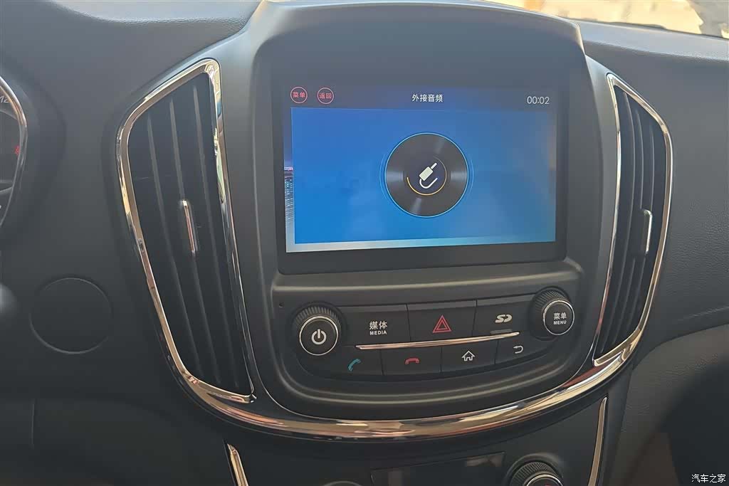Wuling 560, 2016 13