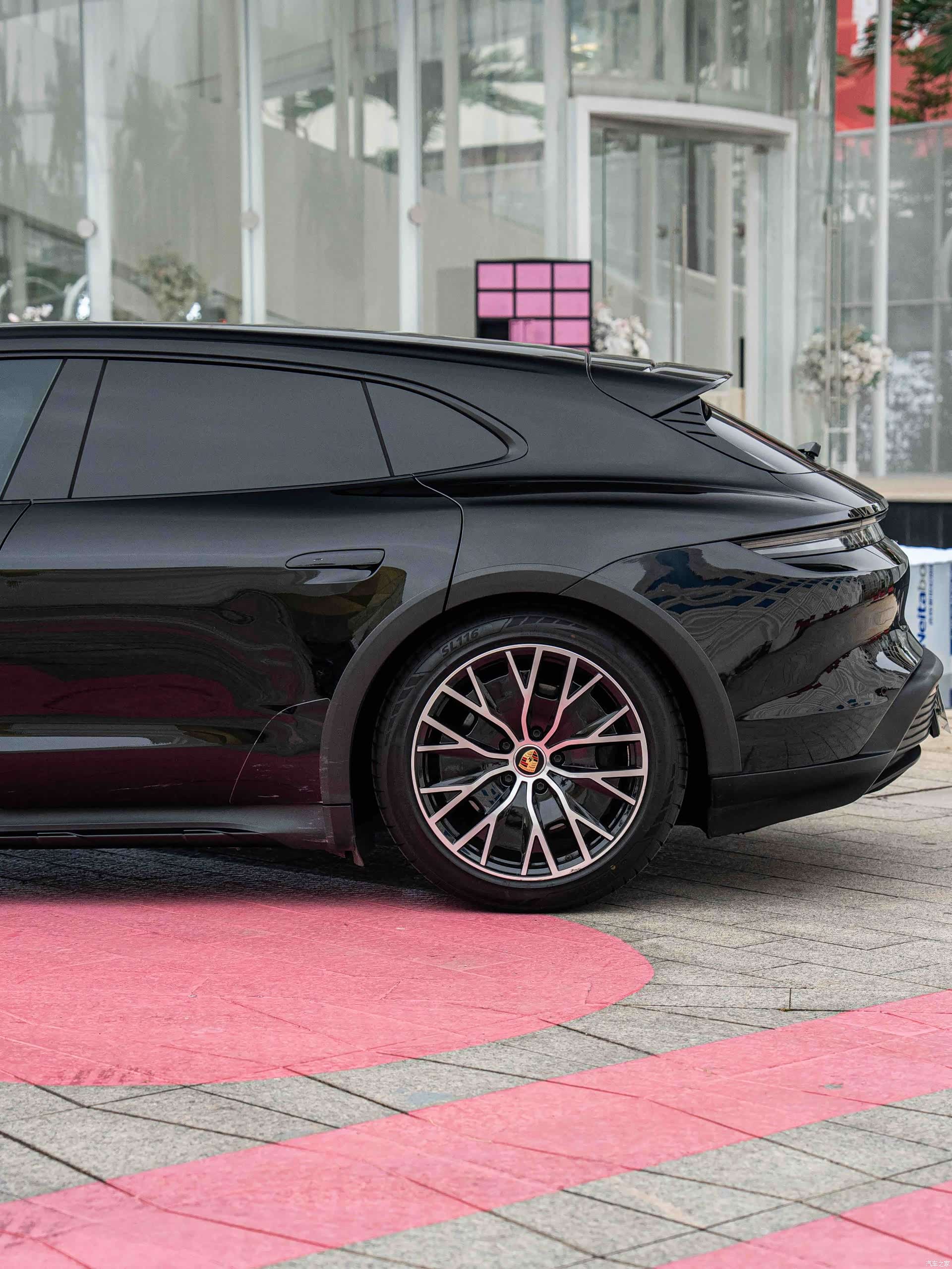 Porsche Taycan, 2023 все фото