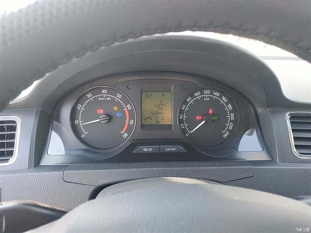 Skoda Rapid, 2015 12