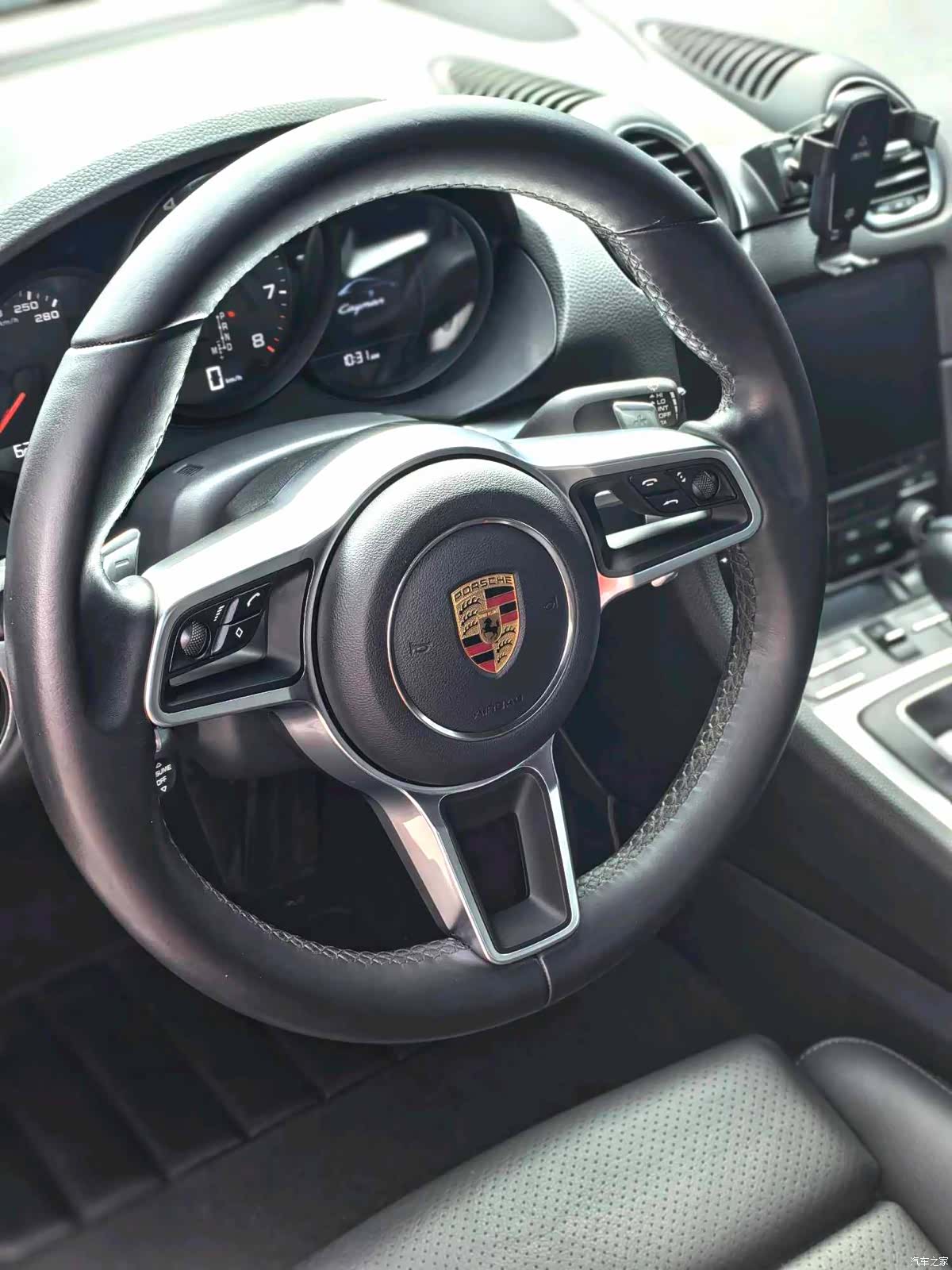 Porsche Cayman, 2020 все фото