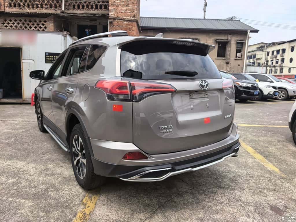 Toyota RAV4, 2018 все фото