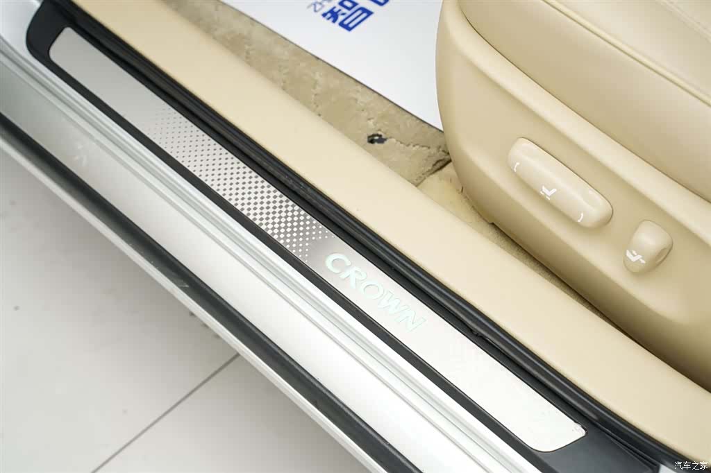 Toyota Crown, 2008 8