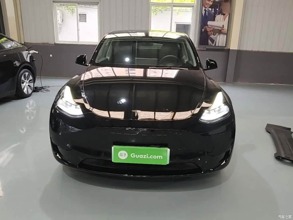 Tesla Model Y, 2023 3