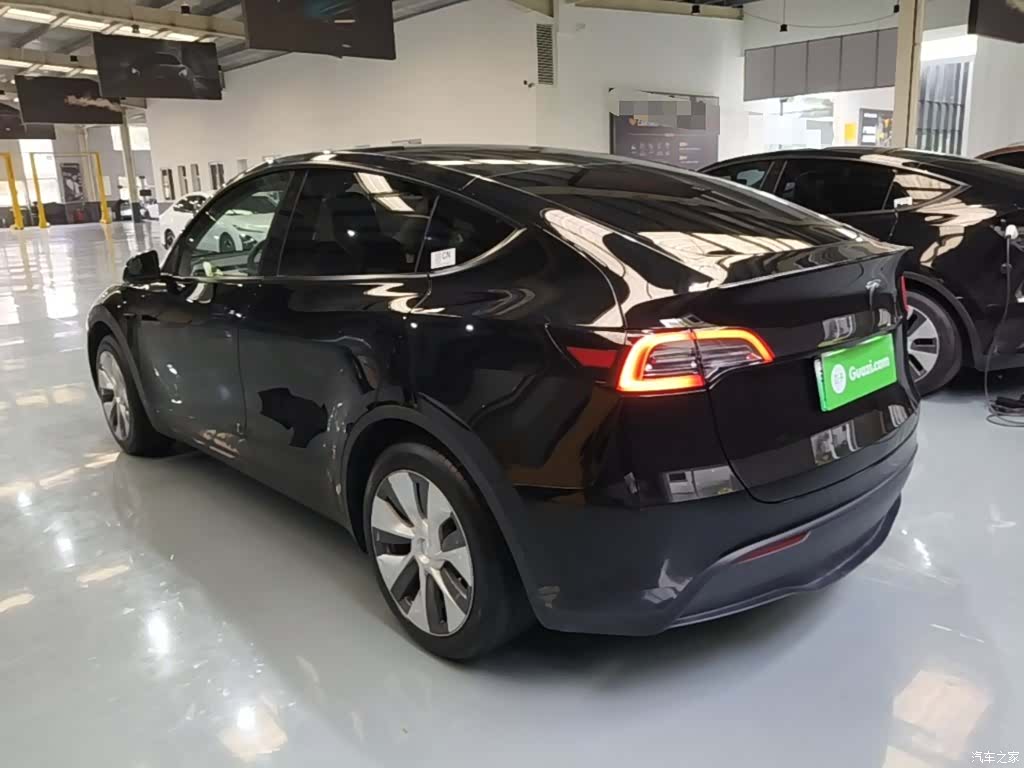 Tesla Model Y, 2023 все фото