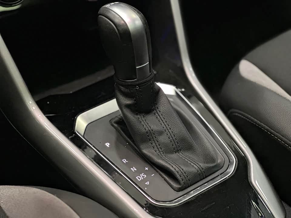 Volkswagen T-ROC exploring Songs